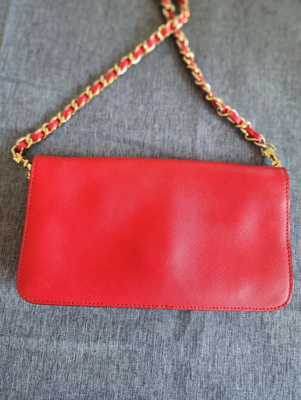 Tory Burch Robinson Bag Red Leather Gold Chain Crossbody Bag with Logo Close